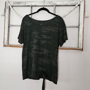 Sanctuary Dark Green Camouflage Tee With Tie Detail Women's Medium  NWOT